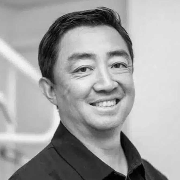Headshot of Dr. Brandon Huang, DDS, a highly skilled general and cosmetic dentist with over 20 years of experience, an Invisalign Diamond Plus Provider, and a top 1% Invisalign Provider in the U.S., fluent in English and Mandarin